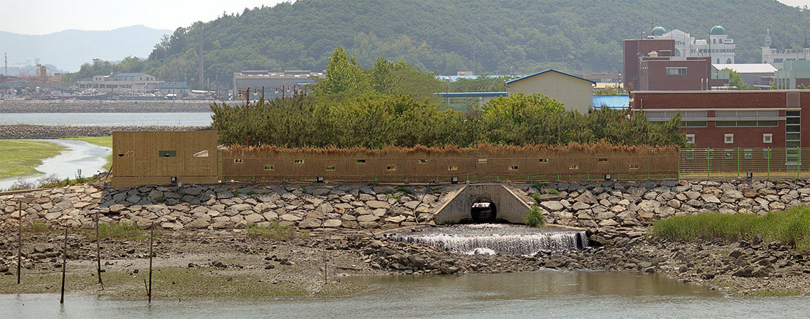 Birdwatching hide